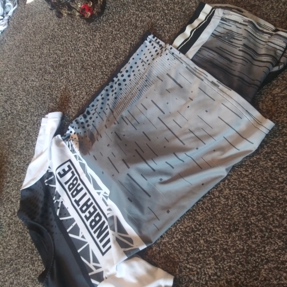 Clothes - Picture 3 of 3